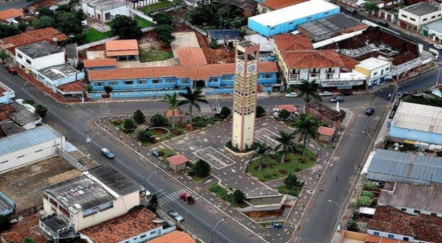 OUTDOOR EM PIRACANJUBA
